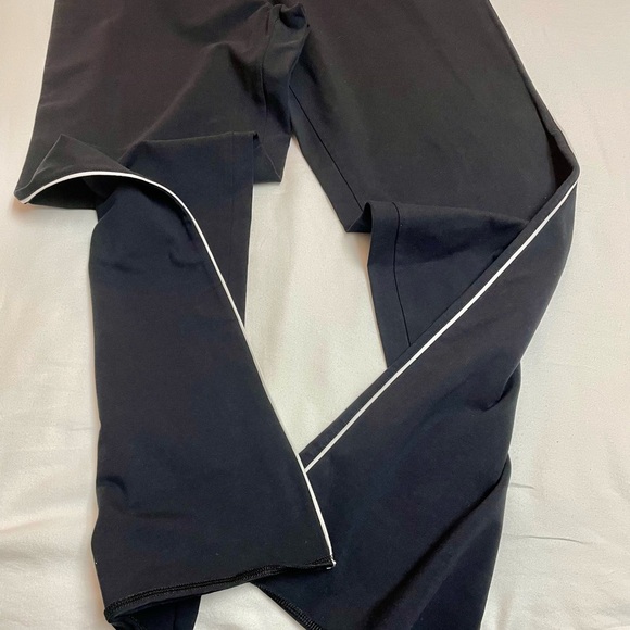 Nike Women’s Yoga Pants - Picture 2 of 5